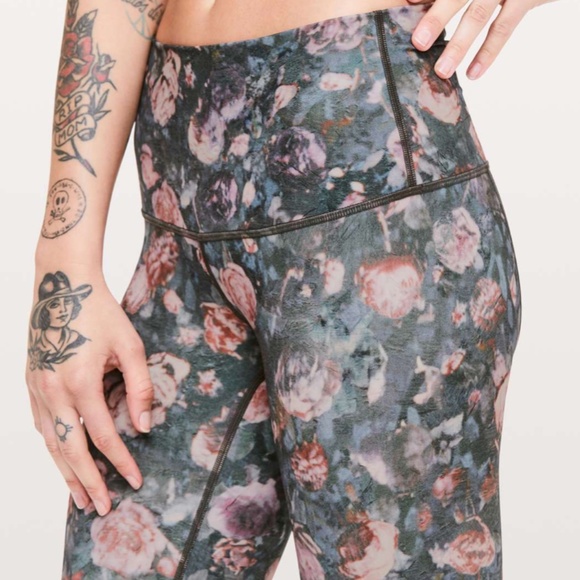 Lululemon Wunder Under Crop II (Special Edition) *Scallop 24" Frosted Rose Multi - Picture 14 of 14